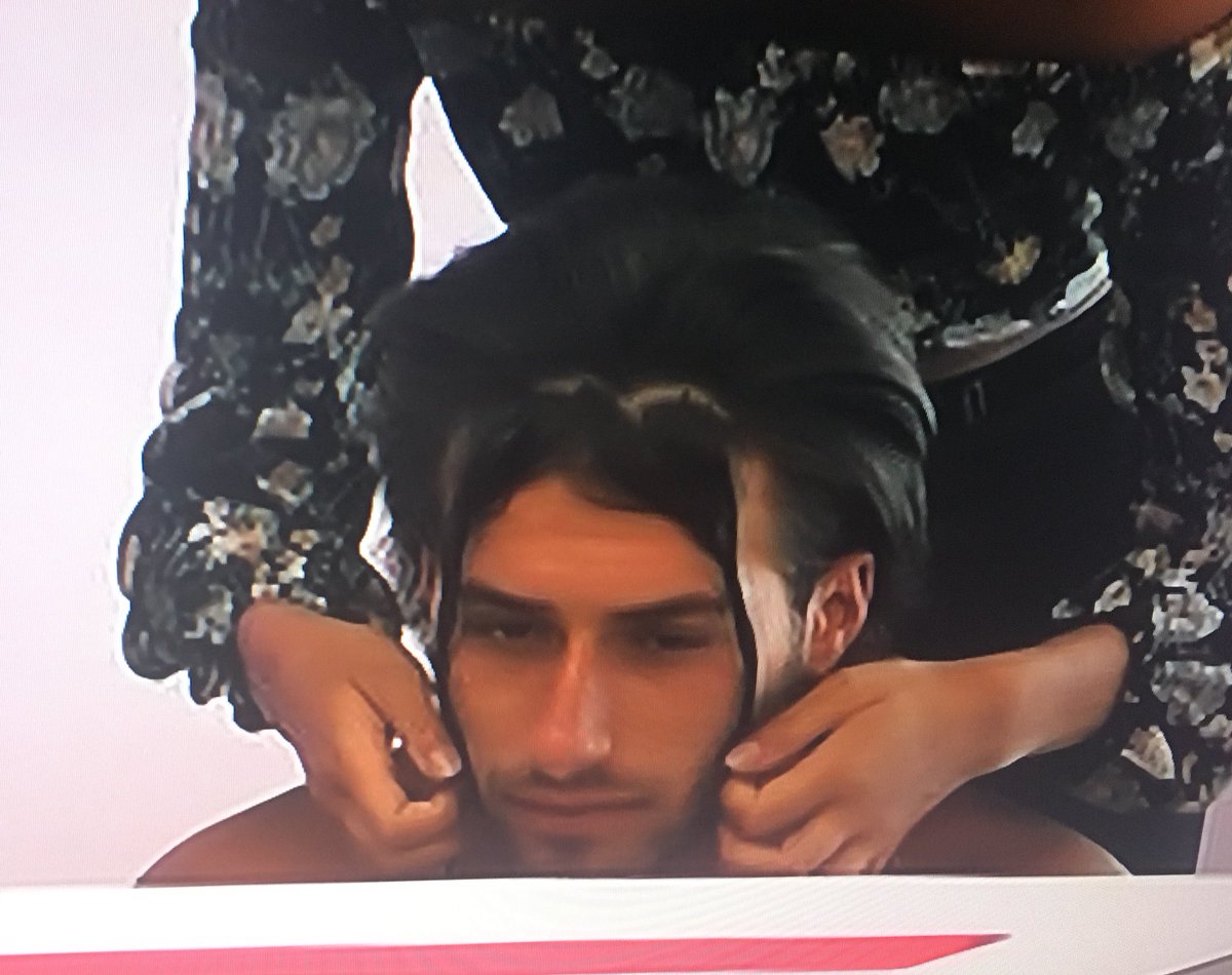 kezzawoods1's tweet photo. Kem or elaine ? https://t.co/fEh4TFab19