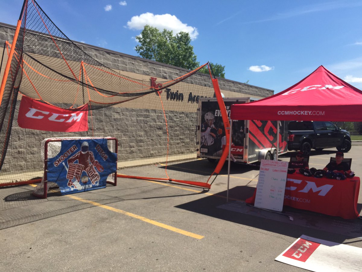 UC_Hockey's tweet photo. @CCMHockey is out in full force at our 2017 Hockey Showcase @UC_Hockey #puckislife #hockeyshowcase #homeofhockey https://t.co/EMk1vJqIms
