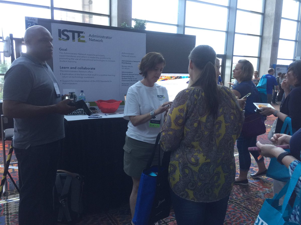 40ishoracle's tweet photo. New members & great conversations!! @ISTEAPLN #iste2017 #networkingfair https://t.co/pg2U6YrkSj
