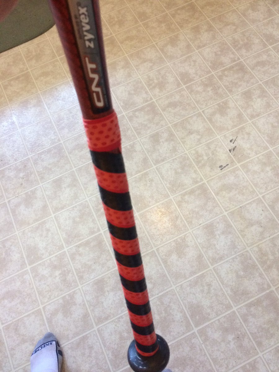 MorganLaidler's tweet photo. Gave an old bat new life. #Easton #LizardGrip https://t.co/acir1j8tcS