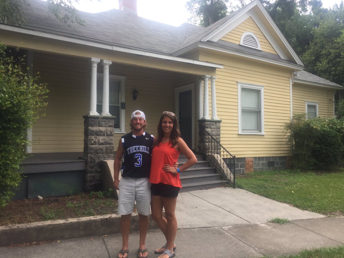 S_Harshberger's tweet photo. We may or may not have fangirled all over Wilmington today! #OneTreeHill #TeamBrucas #GoBrookeYourself https://t.co/rHqBGxqPq3