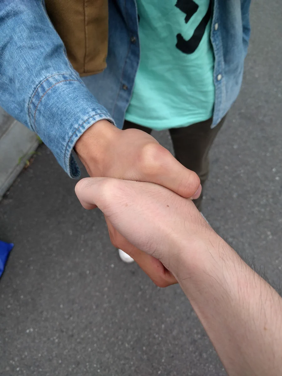 運命の出会い！夜行バスで偶然出会った相手がまさかのご近所さんw