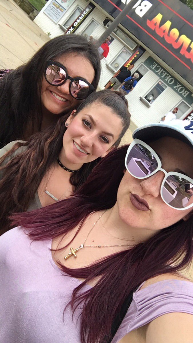 xo_carolyn's tweet photo. #thunder106 @Thunder106NJ 🙌🏼 https://t.co/0pxEhXwq0y