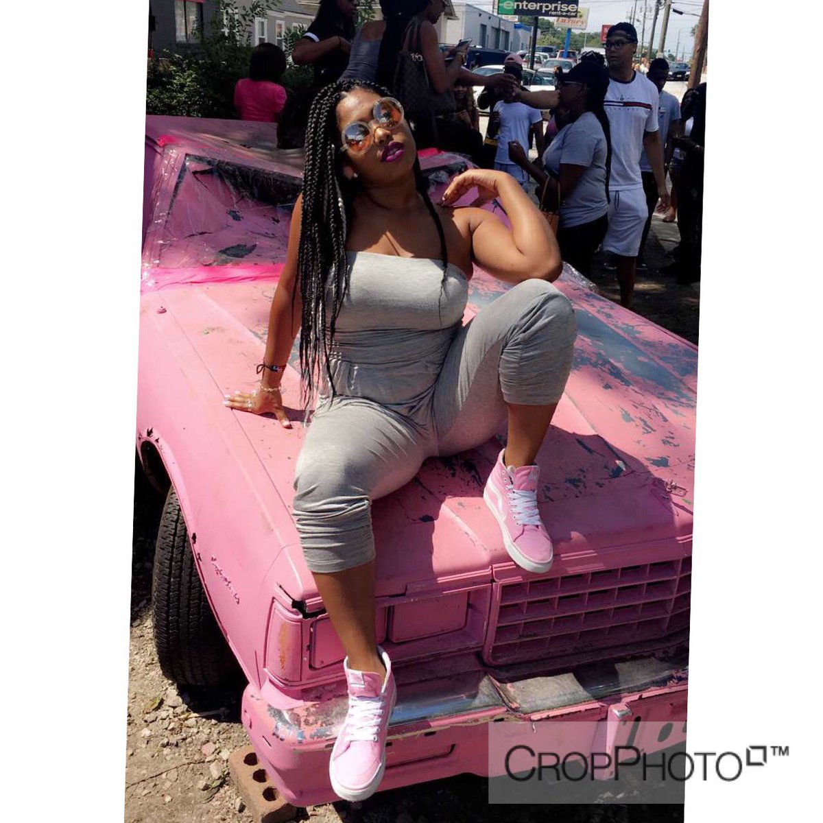 merellaa_'s tweet photo. "My girl anti boney and she get that money " 💋💰🦄 https://t.co/SXpfwl4NVL