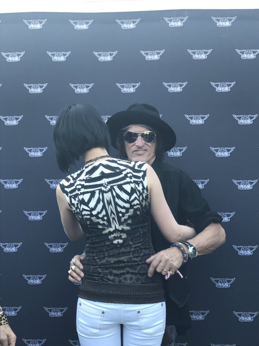 amy_mamakin's tweet photo. Aero-vederci Baby!!
Another hug, hug, hug...❤️❤️❤️ https://t.co/9aLtw2a6Hq