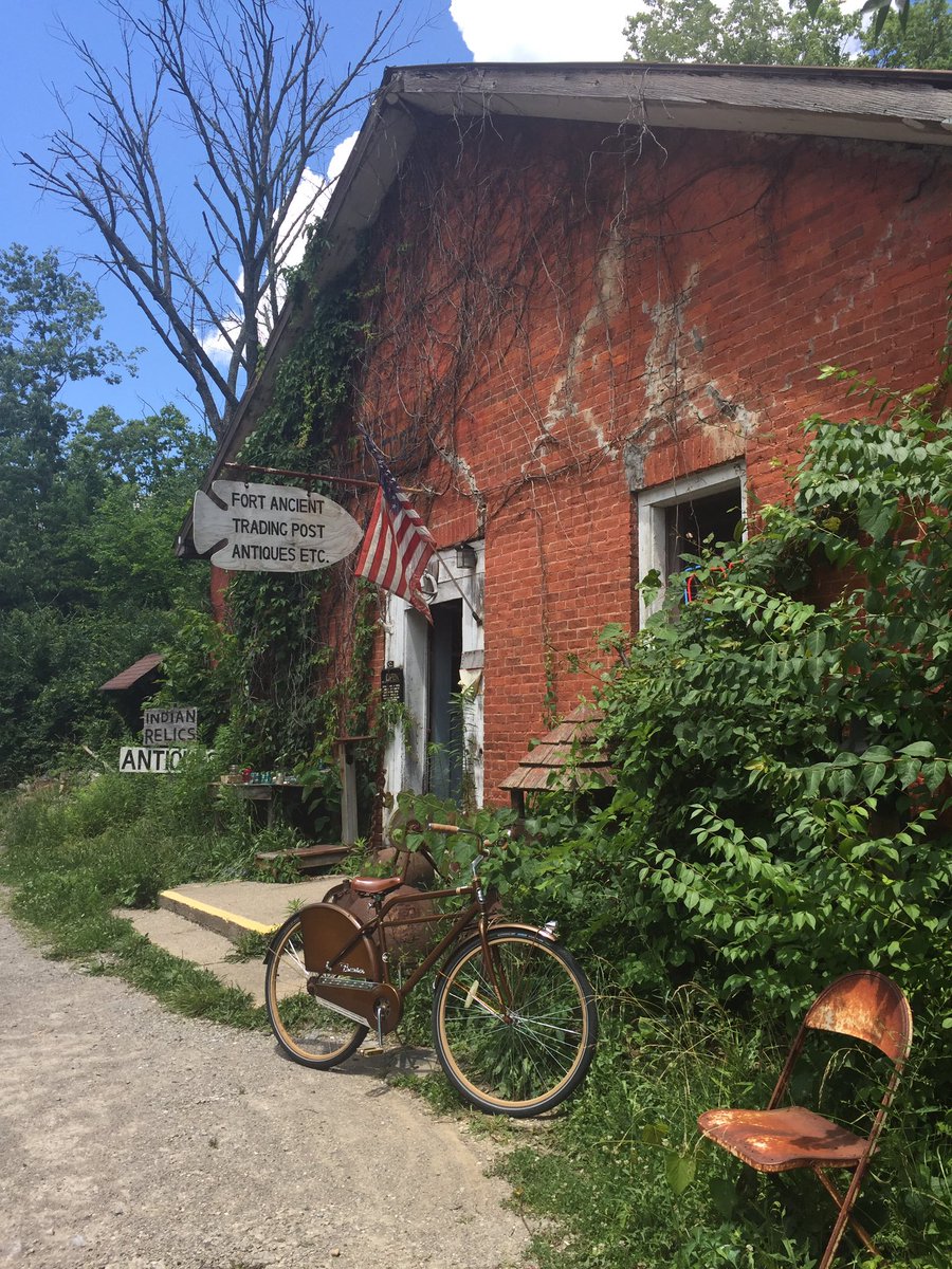 BeauIngle's tweet photo. Beautiful day to explore #FortAncient on the way back to Columbus! Finally got to see the #earthmounds! #Ohiohistory https://t.co/TREXo0KqYB