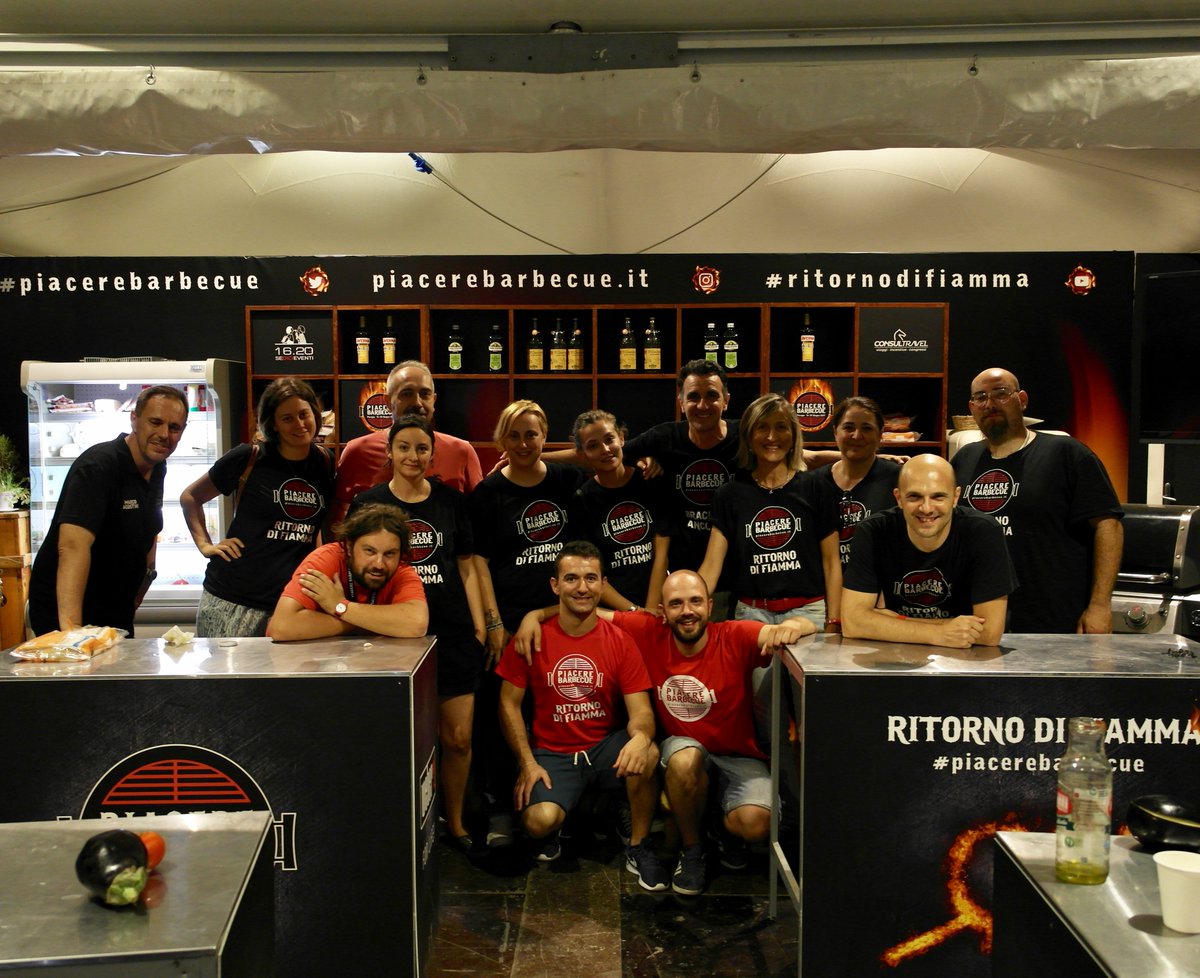PiacereBarbecue's tweet image. È stato un vero #RitornoDiFiamma! Grazie a tutti i Grillers che hanno riscaldato #PiacereBarbecue 2017! Braci e abbracci da tutto lo staff!