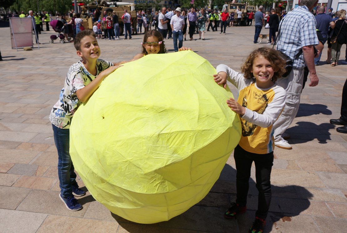 yellowdayhull's tweet photo. Yellow Day images. #yellowdayhull @2017Hull https://t.co/sOUEKVt1G6