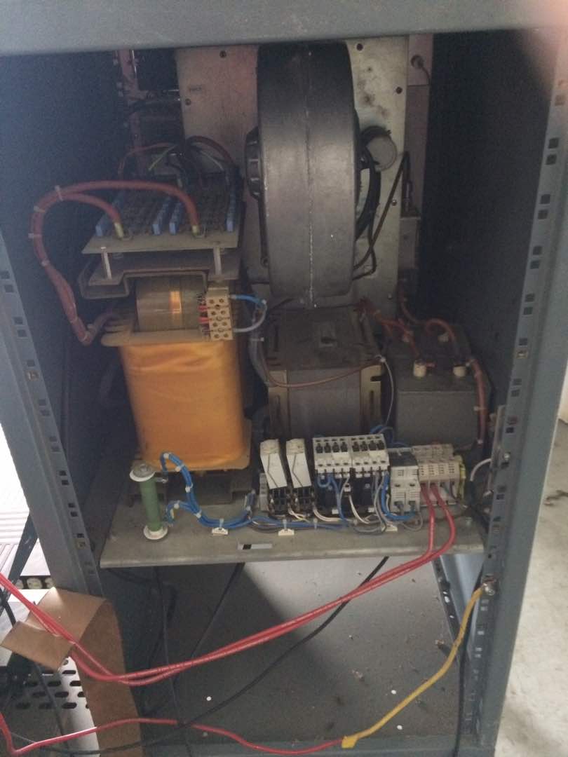 dimetel's tweet photo. Se informa que la señal de @FM_UC se encuentra fuera del aire por robo de equipos y material que afecta el transmisor @UCarabobo @jessydivo https://t.co/KleVmlG1ES
