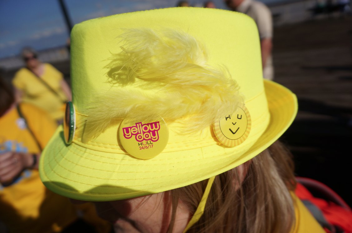 yellowdayhull's tweet photo. Yellow Day images. #yellowdayhull @2017Hull https://t.co/DfPje5XnEx