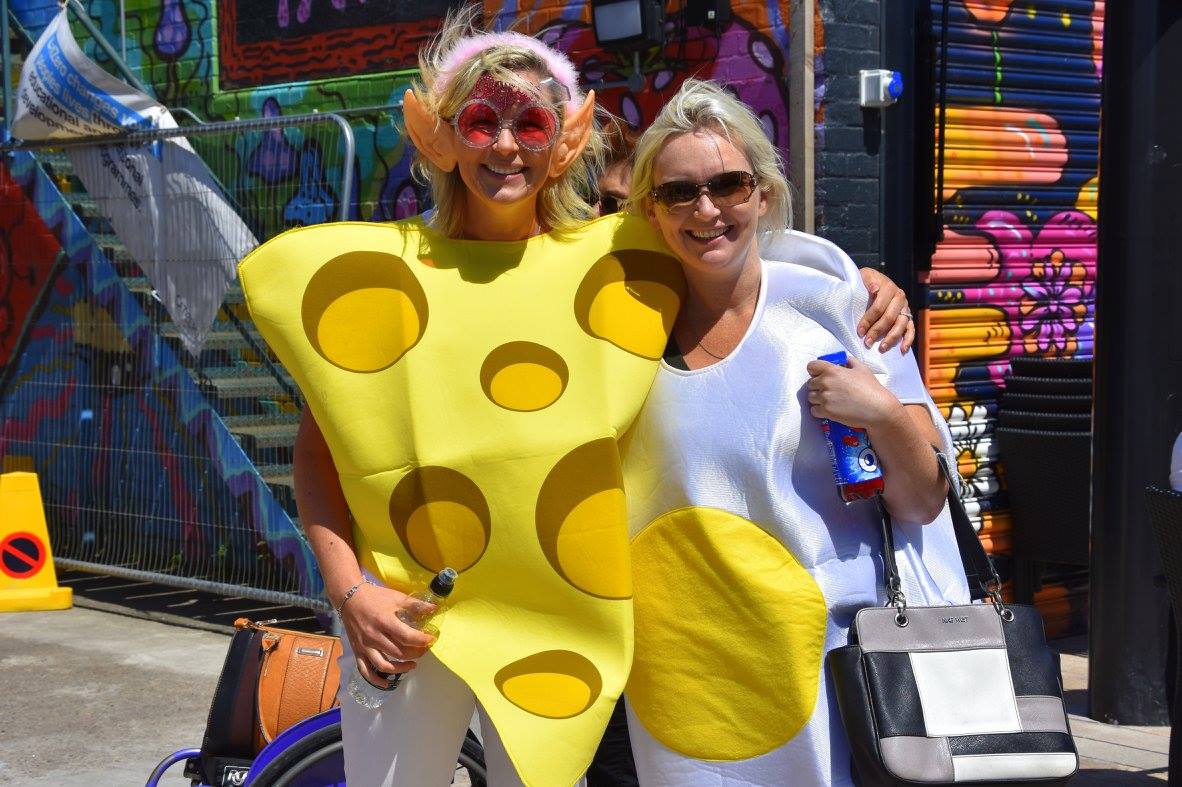 yellowdayhull's tweet photo. Yellow Day images. #yellowdayhull @2017Hull https://t.co/DfPje5XnEx