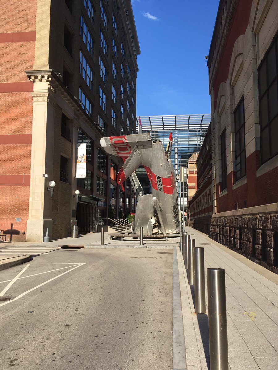 On my way from the convention center to my Airbnb.. #philadelphia #art #astra17