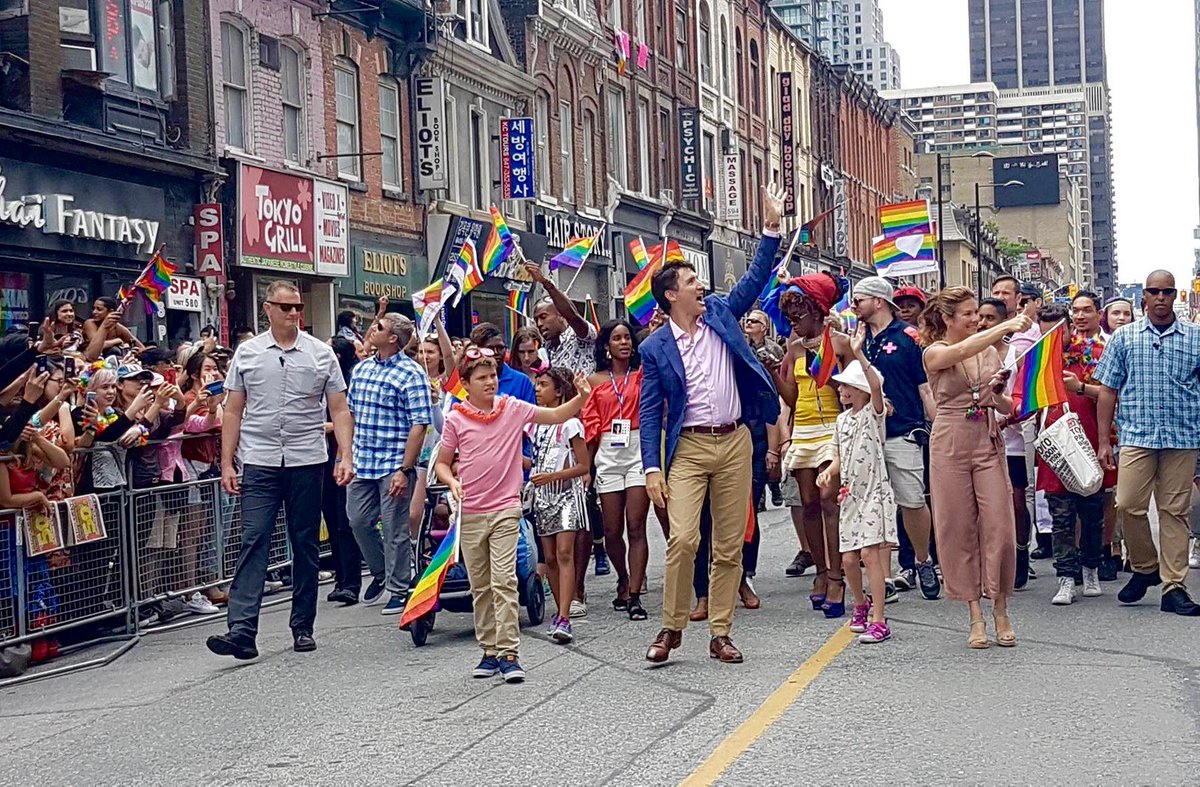 liberal_party's tweet photo. What a day marching in #PrideTO with @JustinTrudeau &amp; the Liberal team!️‍ 🏳️‍🌈 #loveislove https://t.co/KrQrn9yqY7