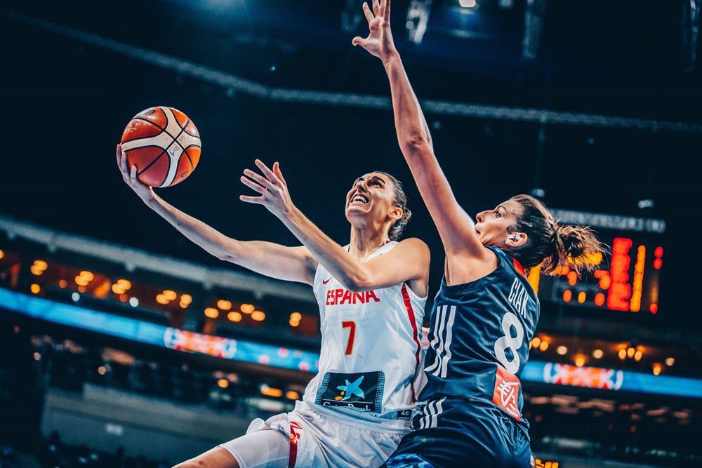 Alba Torrens elegida #MVP #EuroBasketWomen2017,
17,8 puntos
54% T3
6,3 rebotes
3,3 asistencias 
18,3 de valoración
#Leyenda