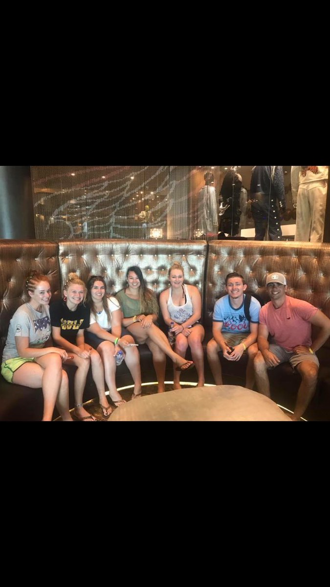 KyleSiwik's tweet photo. @ashley_siwik18  Happy Birthday ash! I can't believe your 18 go kill it out there in college you'll do great!!😎 https://t.co/BoGJkjBaI3