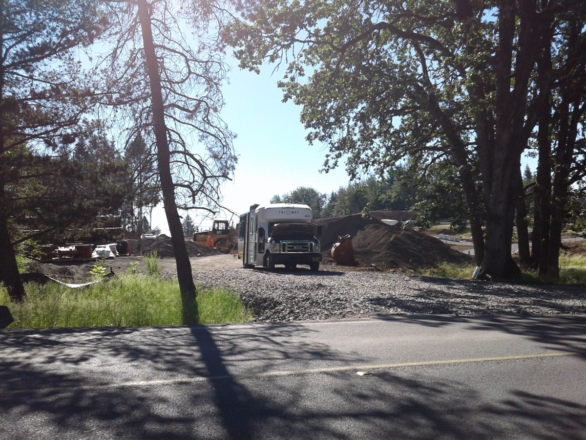 ERICSQUIRES1's tweet photo. @TelemachusRome dead lifts in my neighborhood, and they don't SERVE that neighborhood #TriMet #RailFail #LiftFail https://t.co/Urs8x8XRvA