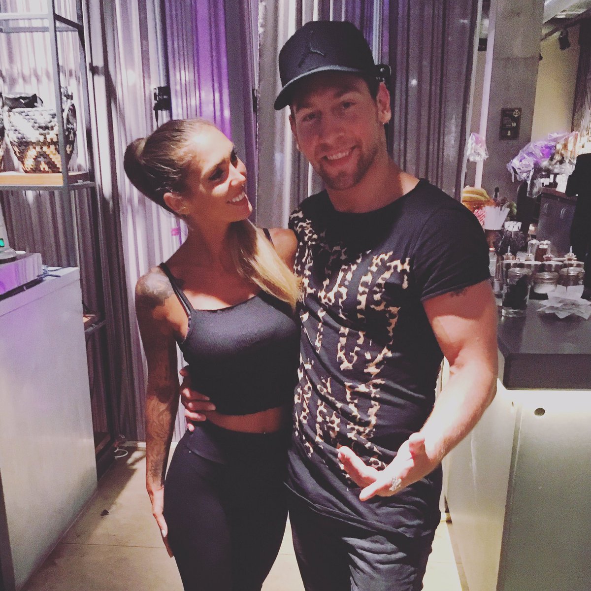 vkingarts's tweet photo. On the last one of the week with @AngelinaMiele having a ball β€οΈππ»πππΌπ― @BOPDance
#Barmi #DanceTillYouDrop #Smile #HotLot #BeOnPointe https://t.co/l1nnbQwRRw