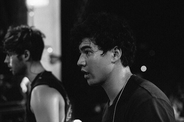 jikooklov3r's tweet photo. i love calum so much https://t.co/h75EobJTfh