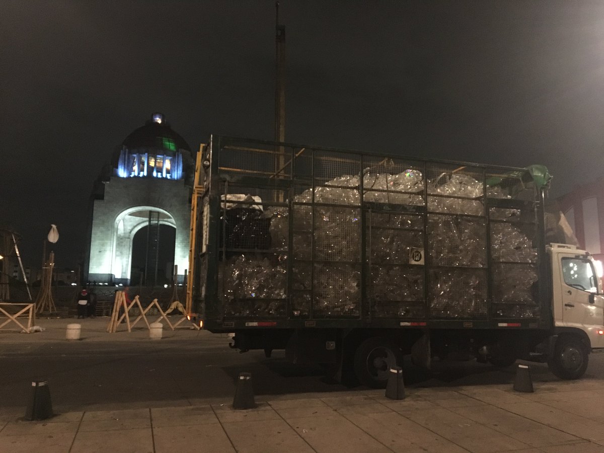 caracoldeviento's tweet photo. Después de desmontar la cubierta del #CaracolDeViento, @Petstarmx se llevó las botellas a reciclaje 👏👏👏 ¡Muchas gracias! #CDMX https://t.co/zC4qcNDJZe