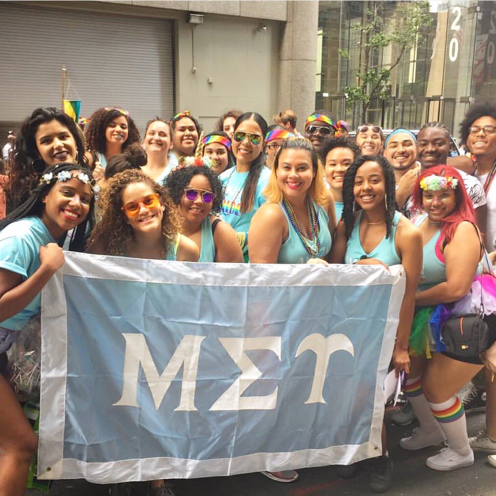 Kumi_MSU's tweet photo. Some of our sisters and brothers participating in the Pride parade earlier today in NYC! 🏳️‍🌈 #LoveIsLove #LoveWins #NYCPride2017 #ΜΣΥ https://t.co/ZvYwRecR3l