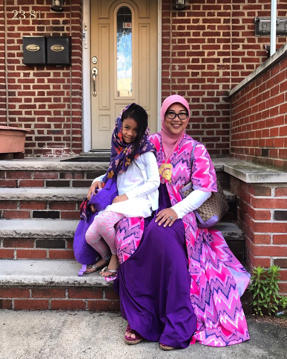 indahnuria's tweet photo. Minal Aidin Wal Faidzin, maaf lahir batin semuaaaa. Cheers from #astoria #NYC #thefrakarsas #whileinnyc #EidMubarak2017 #twitteranniversary https://t.co/bllpSPJG7i