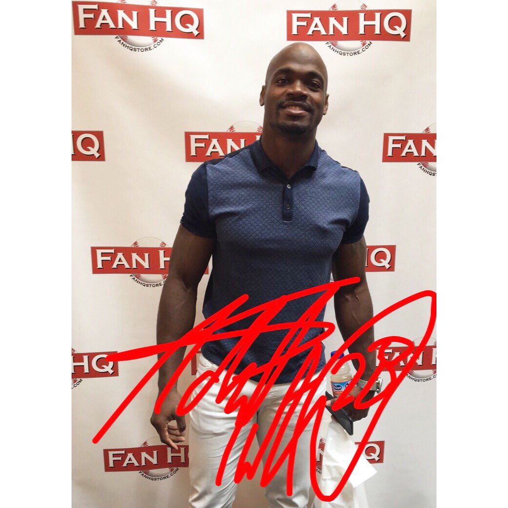 FanHQ's tweet photo. HUGE turnout for our event with @AdrianPeterson yesterday! Thanks to all the #InkAddicts and #FlashAddicts for stopping by HQ! https://t.co/sSFIh6QtzV
