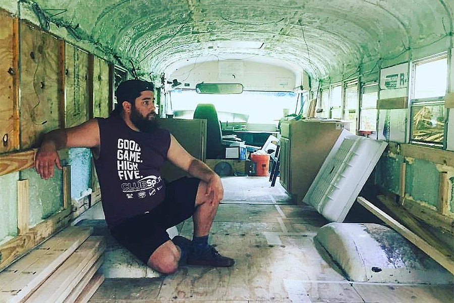 An aim to live tiny led this couple to an old school bus, which they’ve taken on the road in search of adventure: slowmagazine.com.au/home-garden/it…