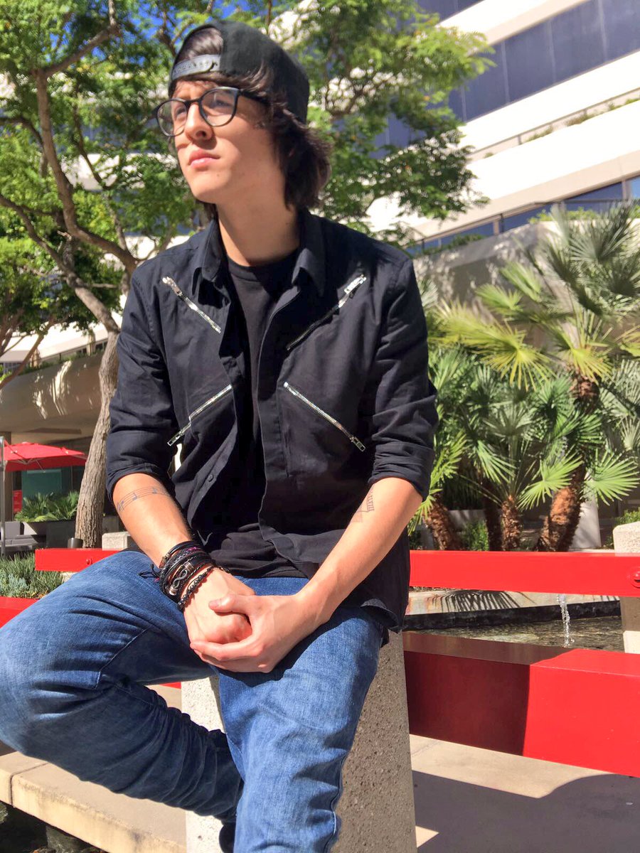 christophervele's tweet photo. 🌞🌲... https://t.co/0xVHmUM9qs