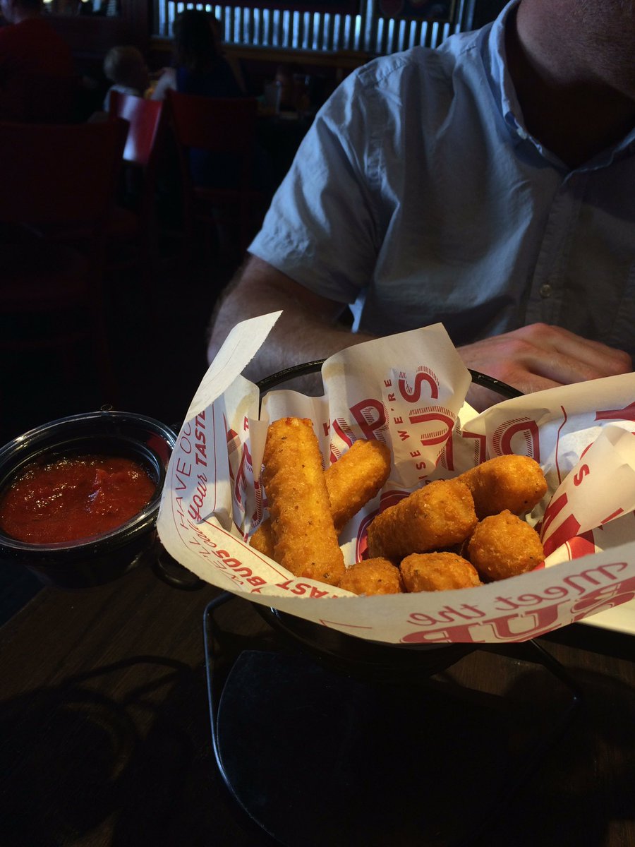 ajmwagar's tweet photo. Snacking hard after #hacking hard!!!!! #GlobalAIHack https://t.co/P978rN4rkO