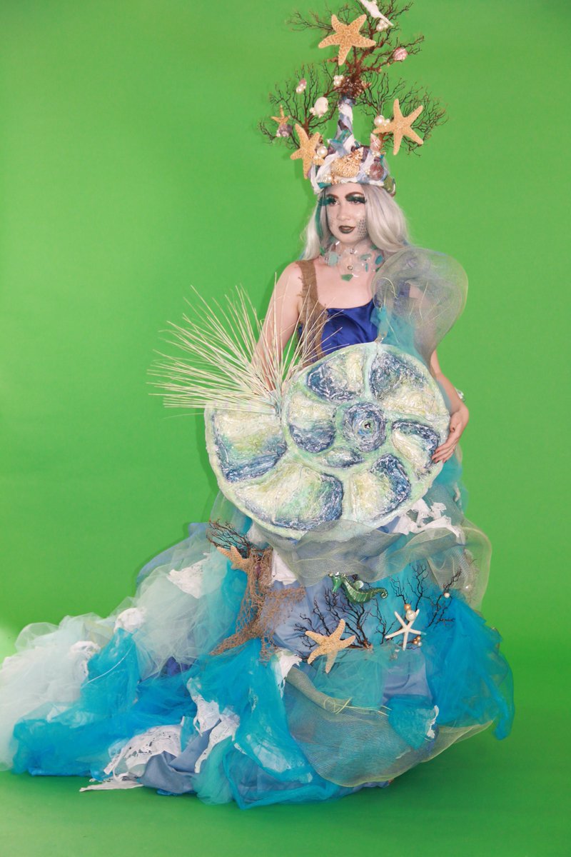 Emily was the perfect model for this ManneqArt piece.