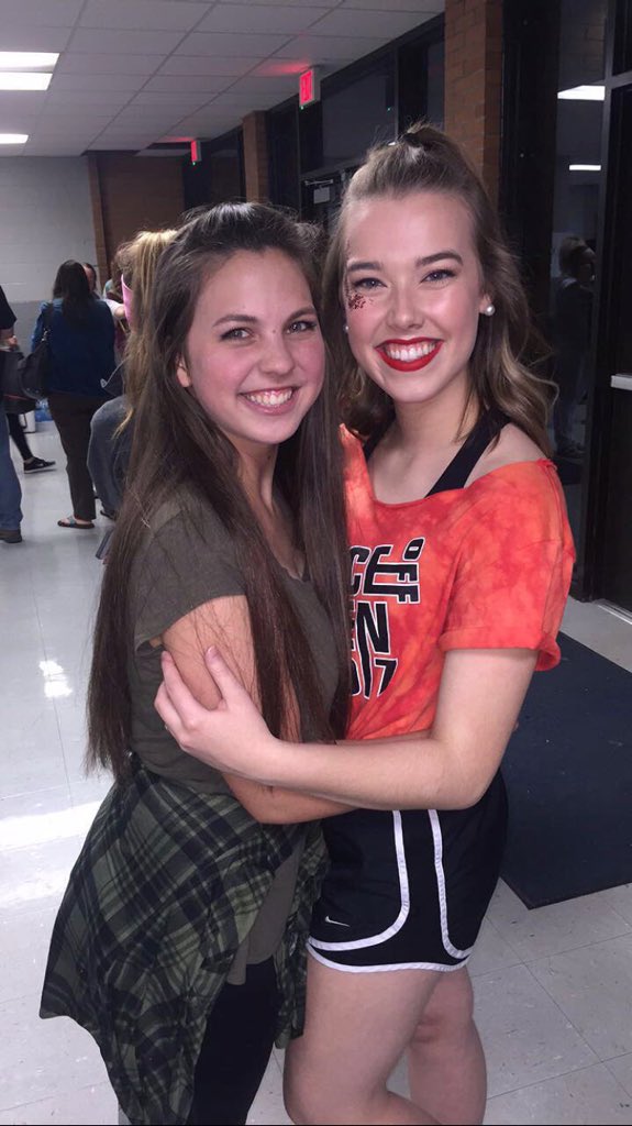 kt_rose6's tweet photo. Happy Birthday to this women! Hope 17 treats you well❤️ https://t.co/4qrwB2pEAt