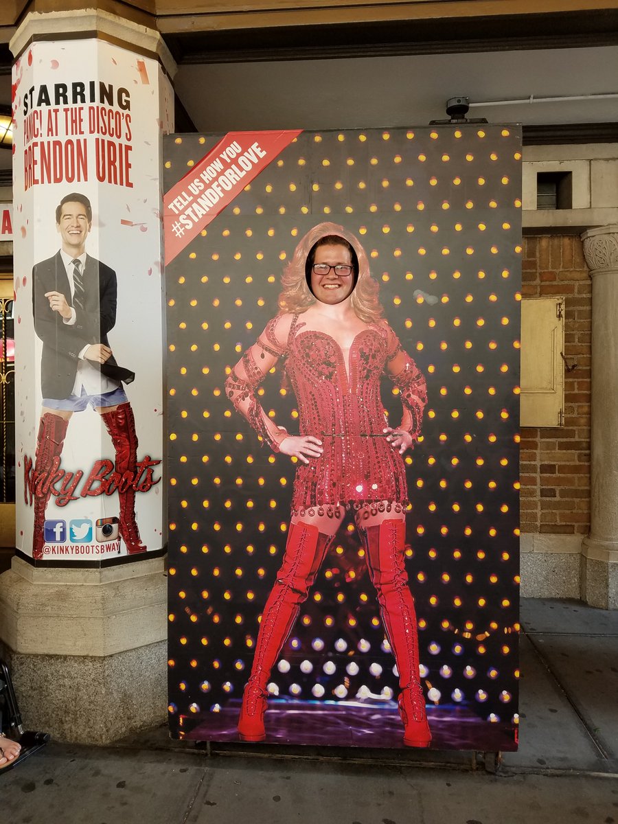 RachelOlcott's tweet image. We didn't get to meet @brendonurie after seeing @KinkyBootsBway but Zac still managed to get a picture with him. ❤️👠👢