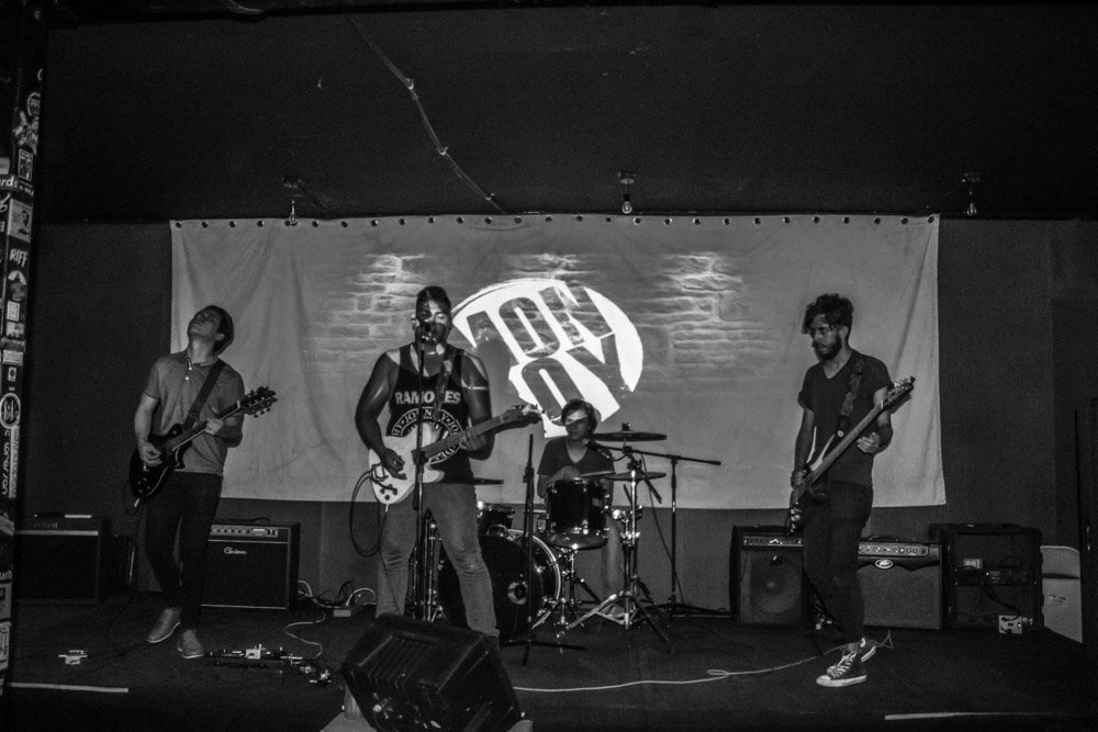 monroyband's tweet photo. El viernes pasado cerrando el #Hedmus2 en @Palindromocafe https://t.co/pA9CSsQYqb