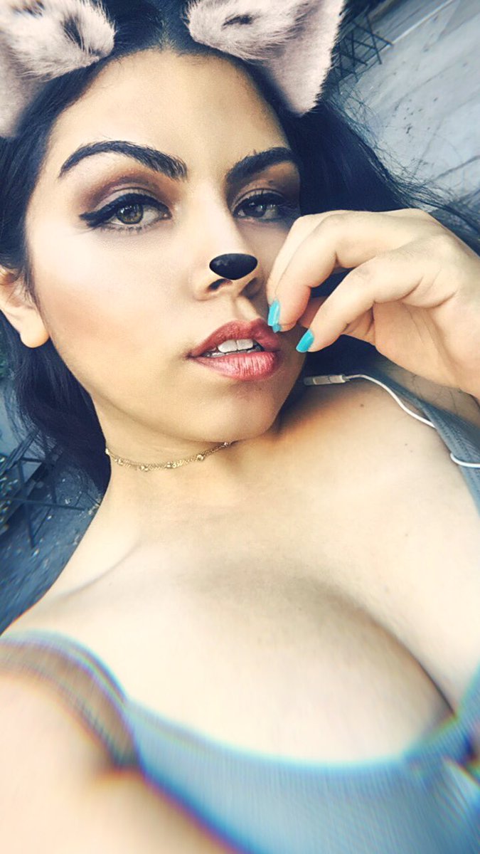 tefafonseca's tweet photo. Selfie with a really cute Snapchat filter. What else is new? 💁🏻💅🏻 #NYCovernights #BreakingDay #AmITooGettingTooOldForThis? #WGAF #Pride2017 https://t.co/YWTkqA5xVZ
