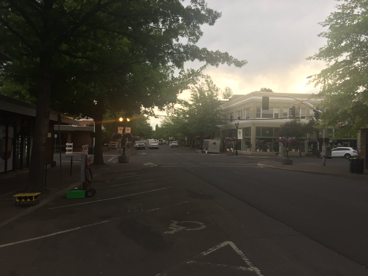 LayItOutEvents's tweet photo. And just like that...this year's #BiteofBend is over! Stay tuned for more #photos to come! Tag @BiteofBend to share your #good times! 👍🎶🍺🥃🏃👋 https://t.co/LdDKqLbHDM