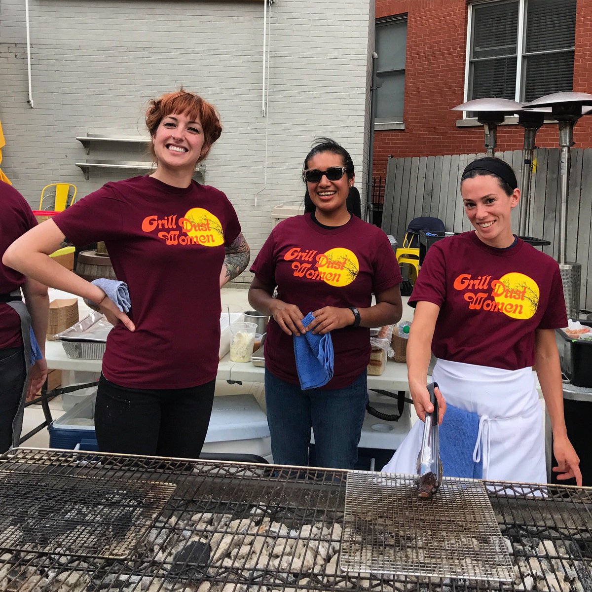 willowroomchi's tweet photo. #grilldustwomen had a blast at @bigstarchicago fundraising for @expstation https://t.co/tkZuZfoqBR