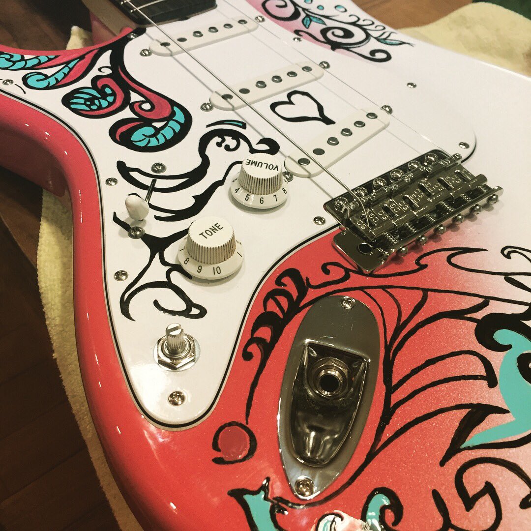 avici2zee's tweet photo. This is "The Perfect Mirror". #jimihendrix #monterey #strato #jimisen #jimi #stratocaster #perfectmirror #warmoth #fender #lindyfralin https://t.co/67LLhdsEI3