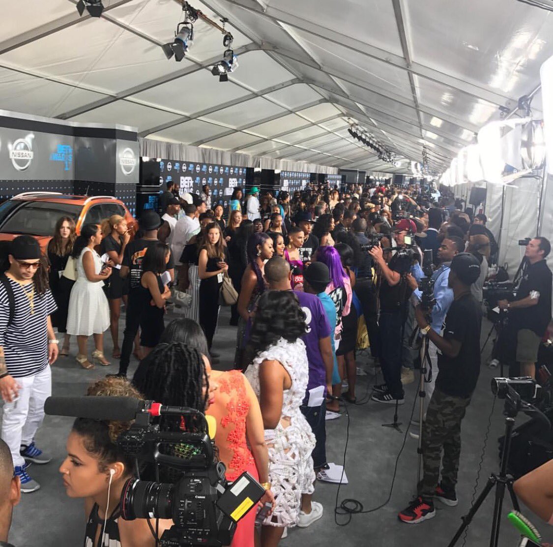 rawnationent's tweet photo. BET Crazy #PRX360 #BETAwards #GoldenCommodity #EvaPatterson https://t.co/2sFcjz6GX9