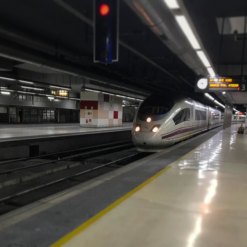 GoXonLine's tweet photo. Next stop, Madrid puerta de Atocha. #madrid #barcelona #ave #averenfe #avetrain #travel #justaday https://t.co/IRmby7lKLe https://t.co/DJFZ5Jytnq