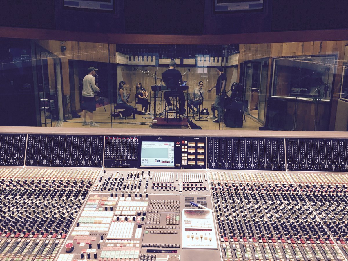 ZenoLondon's tweet image. Preview of an exciting collaboration for @surface_uk with @sulibreaks and @davidwhearn #odetothecommute