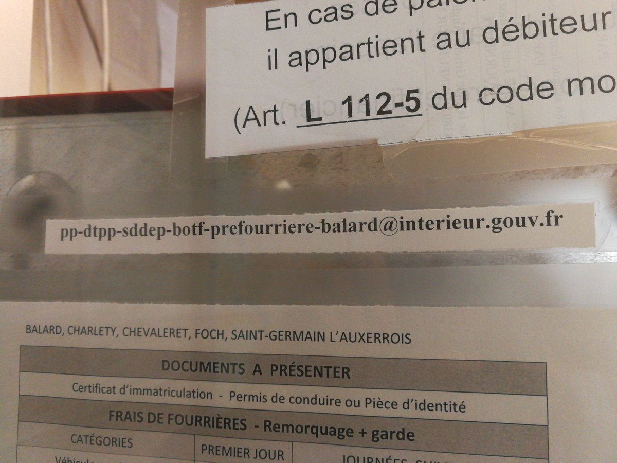 Emilie_Ros's tweet image. Voiture à la fourrière. 
L'email pour contester est magnifique. 
#BonneSemaine