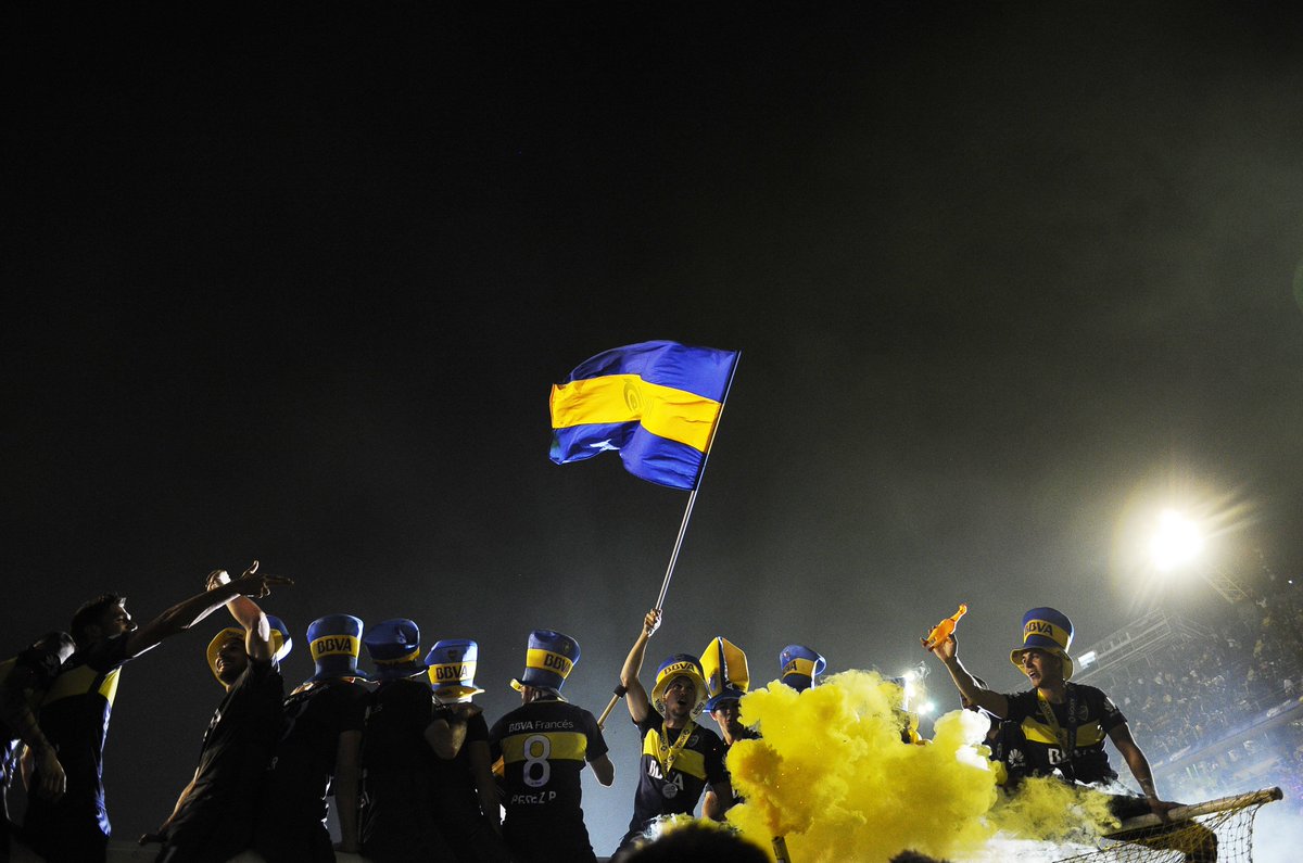 BocaJrsOficial's tweet photo. 📷 Mirá más fotos de los festejos de #Boca en la celebración de un nuevo título. #OtraEstrellaBoca https://t.co/JRA0X4k1lS