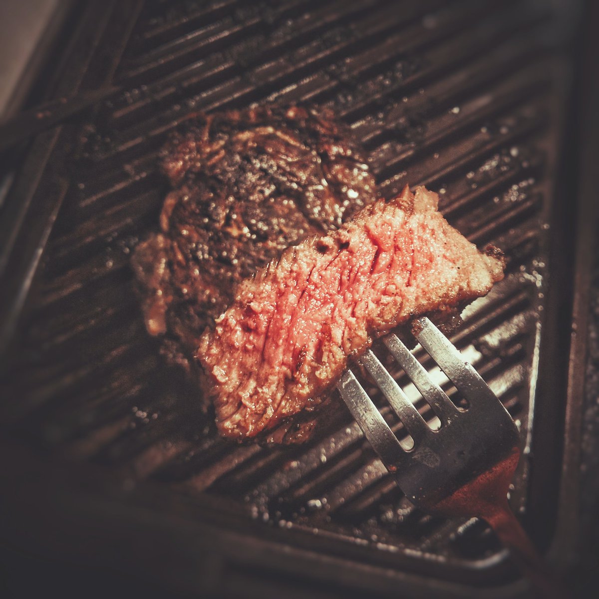 ChefStephKing's tweet photo. Just another #steak night at the King house
#stephskitchenchronicles #stephsfoodchronicles #foopo #foodporn #foodie #foodlover #foodiechats https://t.co/w2erdmNGFK