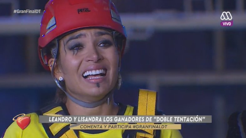 MegaRealityCL's tweet photo. "El dolor pasa, la gloria es para siempre". Dice Lisandra, la gran triunfadora de #DobleTentación #GranFinalDT https://t.co/l54uQfxww4