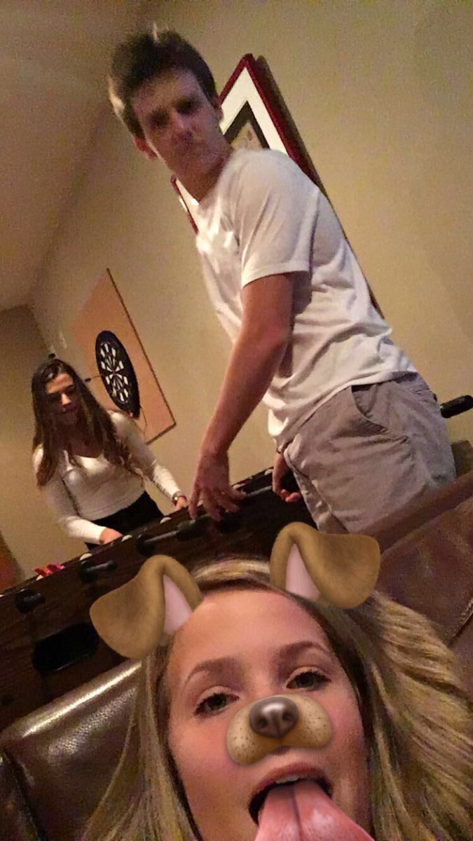 _chloeeparker's tweet photo. happy birthday 😊😊ily @mossycole https://t.co/7jmT0YyS8B