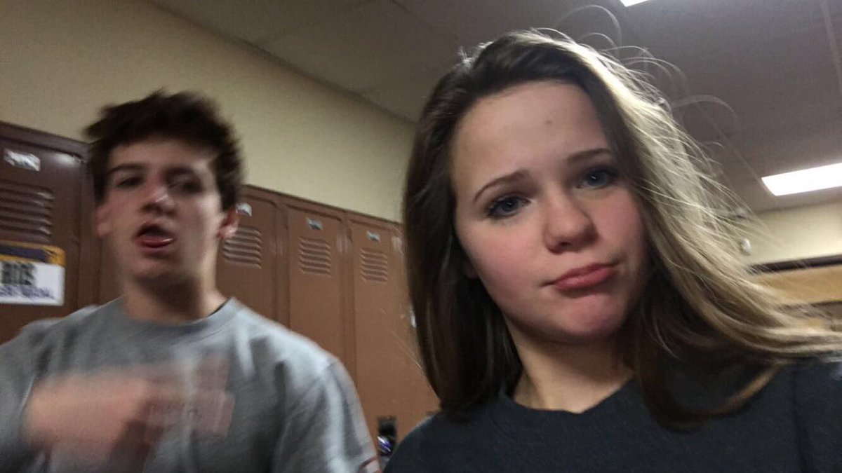 _chloeeparker's tweet photo. happy birthday 😊😊ily @mossycole https://t.co/7jmT0YyS8B