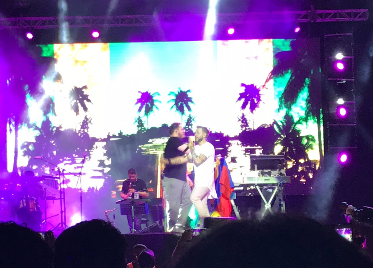 Josytita14's tweet photo. Lo máximo #Camila #Sin_Bandera #Inolvidable https://t.co/xVOr0Idseg