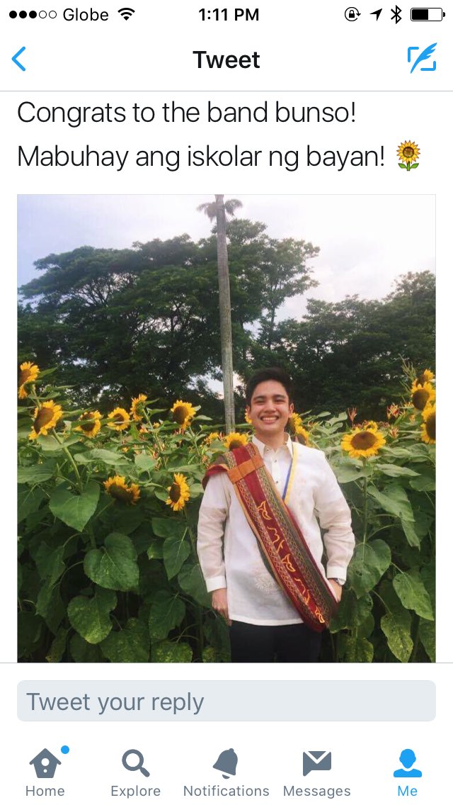 TheRansomCMusic's tweet photo. Redd's barkada taking a group photo (congrats guys!). Meanwhile by the sunflowers... #whatreallyhappened #classicredd #werestillproudofyou https://t.co/GZeRr9z13S