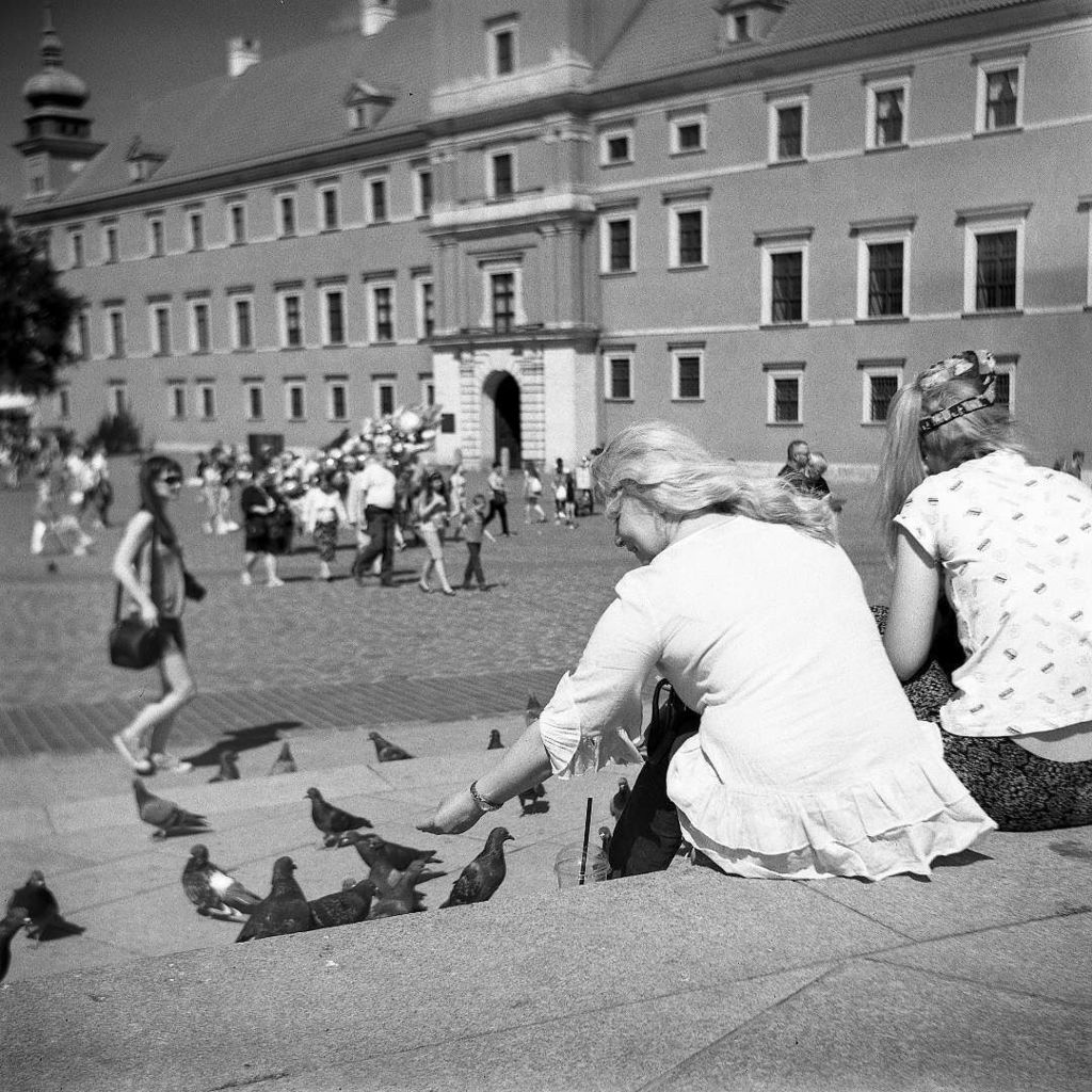 karwasz's tweet photo. #street_persons 
#streetphotography 
#ishootstreet
#lubitel 
#166universal 
#ilford
#onfilm 
#analogphoto 
#analogphotography 
#filmsnotdea… https://t.co/MJgB3PlD6M