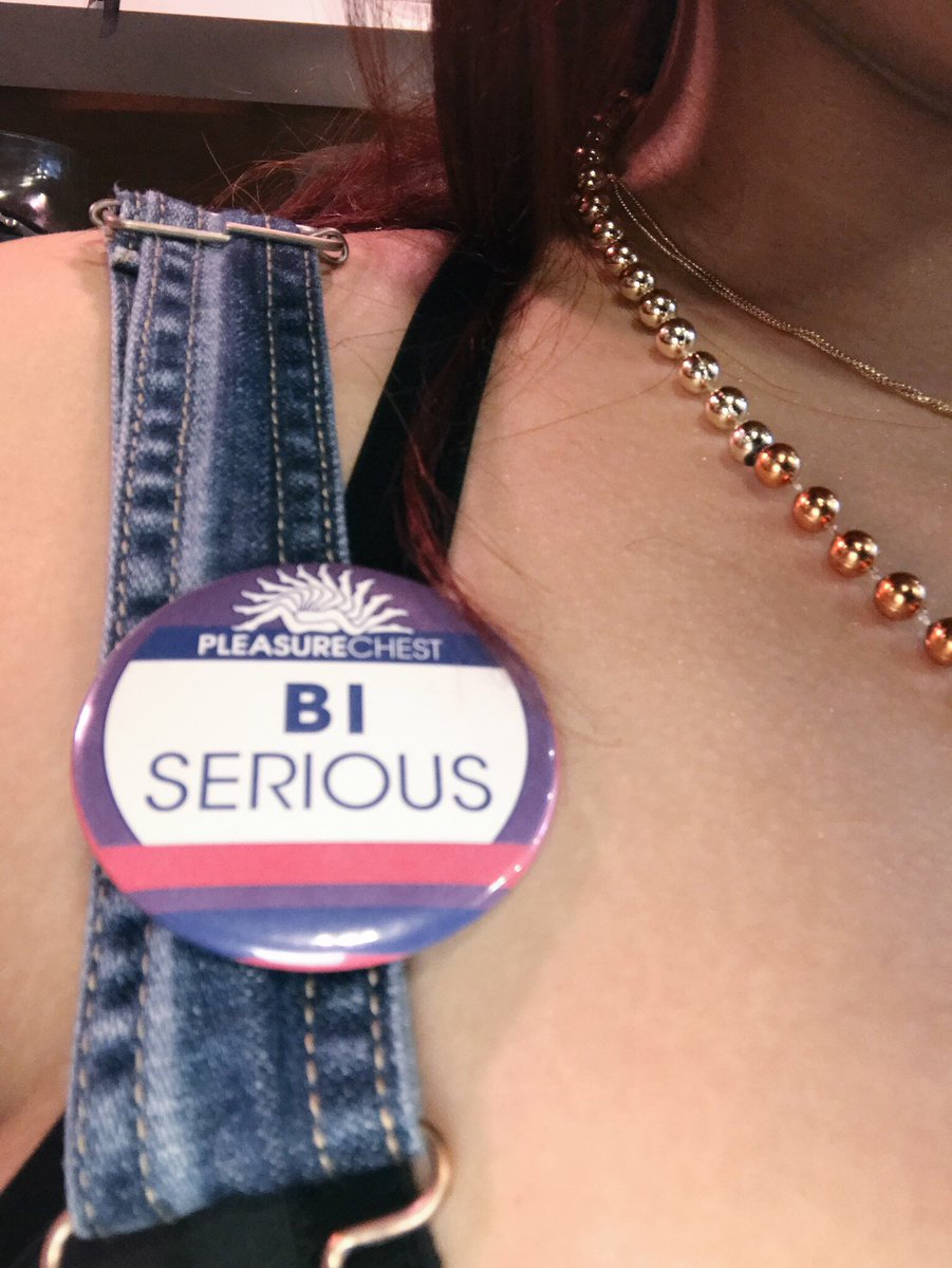 8lueSaph's tweet photo. #Pride2017 #BiSerious ๐๐๐ https://t.co/rBwsFHaM7F